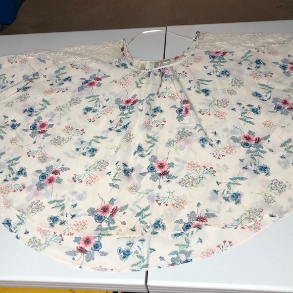 LC Lauren Conrad Floral Bat Wing Blouse | medium - Picture 10 of 10